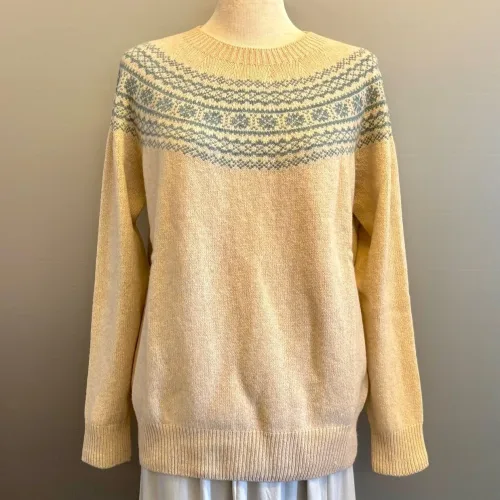 Harley of Scotland - Færø Pullover Super Soft Sand Grøn, beige, lys, oatmeal, olive, 4748, ekstra, blød, soft, cashmere, blød, silkeblød, lun, luksus, lækker, kvalitet, færø, færømønster, fintstrikket, sweater, tynd, let, lun, efterår, sensommer, biti, skotsk, skotland, uld, ren, lammeuld