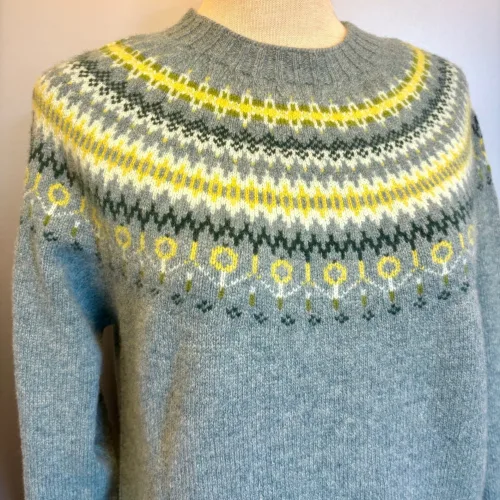 Harley of Scotland - Færø Pullover Super Soft - Søgrøn, oribe, green, lys, petrol, gråblå, støvet, blå, ekstra, blød, cashmere, super, soft, fine, uld, lammeuld, merino, kradser ikke, lun, varm, skøn, smart, lækker, kvalitet, eksklusiv, klassisk, luksuriøs, gave, gaveide, efterår, vinter, sweater, let, tynd, indendørs, skotsk, traditionel, damestrik, ulden, fintstrikket, færø, færømønster, islænder, skotland, biti, ribe, piger, damer,