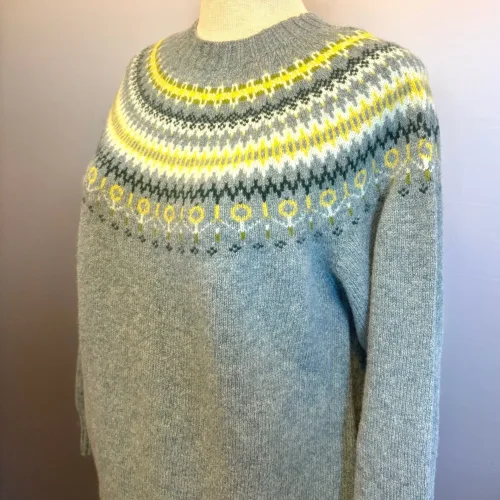Harley of Scotland - Færø Pullover Super Soft - Søgrøn, oribe, green, lys, petrol, gråblå, støvet, blå, ekstra, blød, cashmere, super, soft, fine, uld, lammeuld, merino, kradser ikke, lun, varm, skøn, smart, lækker, kvalitet, eksklusiv, klassisk, luksuriøs, gave, gaveide, efterår, vinter, sweater, let, tynd, indendørs, skotsk, traditionel, damestrik, ulden, fintstrikket, færø, færømønster, islænder, skotland, biti, ribe, piger, damer,