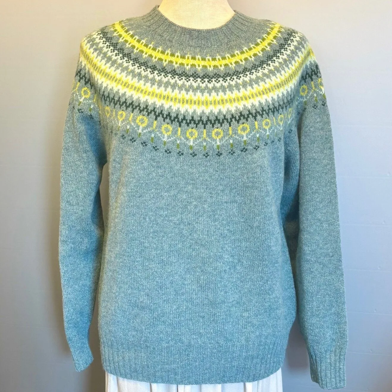 Harley of Scotland - Færø Pullover Super Soft - Søgrøn Harley of Scotland - Færø Pullover Super Soft - Søgrøn, oribe, green, lys, petrol, gråblå, støvet, blå, ekstra, blød, cashmere, super, soft, fine, uld, lammeuld, merino, kradser ikke, lun, varm, skøn, smart, lækker, kvalitet, eksklusiv, klassisk, luksuriøs, gave, gaveide, efterår, vinter, sweater, let, tynd, indendørs, skotsk, traditionel, damestrik, ulden, fintstrikket, færø, færømønster, islænder, skotland, biti, ribe, piger, damer,