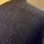 Harley of Scotland - Uni Pullover - Superfine Lambswool Cosmos, 2283, herrestrik, tynd, let, lun, indendørs, herre, mænd, unisex, superblød, supersoft, superfin, lambswool, uld, ren, lammeuld, mørkeblå, navy, marineblå, elegant, klassisk, flot, cashmere, biti, ribe, skotsk, skotland, kvalitet, luksus, luksuriøs, cosmos,