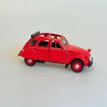 Modelbil Citroën 2CV - Rød med Soltag, åbent, tag, soltag, sommerbil, cabriolet, fransk, bil, gammel, vintage, retro, metal, modelbil, 2cv, 1979, flot, kvalitet, samler, symbolsk, første, bil, kørekort, frankrig, frankofil, ferie, hus, gave, rejser, provence, biti, ribe,