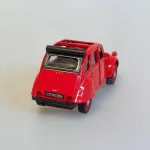 Modelbil Citroën 2CV - Rød med Soltag, åbent, tag, soltag, sommerbil, cabriolet, fransk, bil, gammel, vintage, retro, metal, modelbil, 2cv, 1979, flot, kvalitet, samler, symbolsk, første, bil, kørekort, frankrig, frankofil, ferie, hus, gave, rejser, provence, biti, ribe,