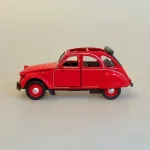 Modelbil Citroën 2CV - Rød med Soltag, åbent, tag, soltag, sommerbil, cabriolet, fransk, bil, gammel, vintage, retro, metal, modelbil, 2cv, 1979, flot, kvalitet, samler, symbolsk, første, bil, kørekort, frankrig, frankofil, ferie, hus, gave, rejser, provence, biti, ribe,