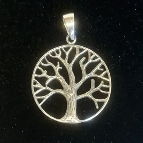 Vedhæng i Sølv - Livets Træ Yggdrasil Enkelt Stort, kd, 16773, ø 28 mm, stort, enkelt, livtræ, sølv, sølvvedhæng, vikinger, vikingesmykke, yggdrasil, ask, livstræet, vedhæng, guder, aser, gamle, fund, vikingesmykker, vikingevedhæng, ribe, domkirke, udgravninger, arkæologiske, vkingetiden, simpelt, smukt, symbolik, gave, ægte, original, museumssmykker, biti, ribe, sterling, 925