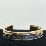 Armbånd Bronze med Bølge Mønster, bølger, havet, bølgetoppe, wellen, wawes, sejler, sejl, skib, bra, 6, sømand, skipper, bronze, armring, fast, gyldent, guld, bronzesmykker, kobber, særligt, amulet, biti, ribe, inetressant, beskyttende, healende, kd,