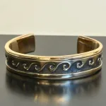 Armbånd Bronze med Bølge Mønster, bølger, havet, bølgetoppe, wellen, wawes, sejler, sejl, skib, bra, 6, sømand, skipper, bronze, armring, fast, gyldent, guld, bronzesmykker, kobber, særligt, amulet, biti, ribe, inetressant, beskyttende, healende, kd,