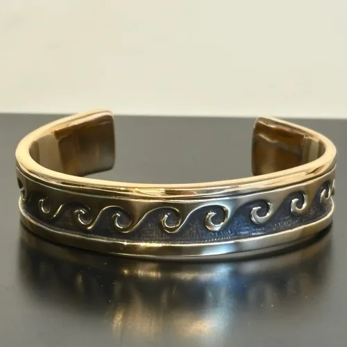 Armbånd Bronze med Bølge Mønster, bølger, havet, bølgetoppe, wellen, wawes, sejler, sejl, skib, bra, 6, sømand, skipper, bronze, armring, fast, gyldent, guld, bronzesmykker, kobber, særligt, amulet, biti, ribe, inetressant, beskyttende, healende, kd,