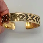 Armbånd Bronze med Inka Mønster, azteker, indianer, native, spirituel, kubemønster, indianersmykke, shaman, bronze, armring, fast, gyldent, guld, bronzesmykker, kobber, særligt, amulet, biti, ribe, inetressant, beskyttende, healende, kd, bra, 16,