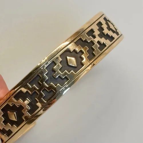 Armbånd Bronze med Inka Mønster, azteker, indianer, native, spirituel, kubemønster, indianersmykke, shaman, bronze, armring, fast, gyldent, guld, bronzesmykker, kobber, særligt, amulet, biti, ribe, inetressant, beskyttende, healende, kd, bra, 16,