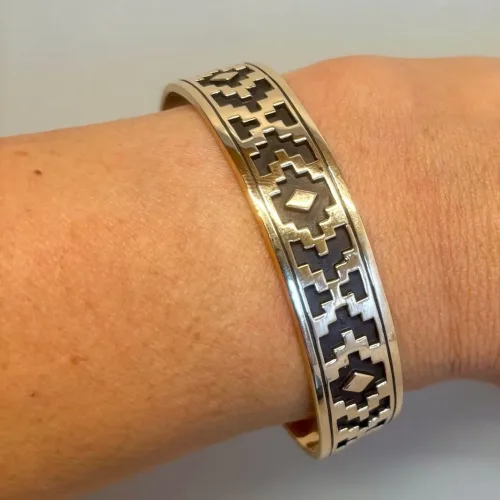 Armbånd Bronze med Inka Mønster, azteker, indianer, native, spirituel, kubemønster, indianersmykke, shaman, bronze, armring, fast, gyldent, guld, bronzesmykker, kobber, særligt, amulet, biti, ribe, inetressant, beskyttende, healende, kd, bra, 16,