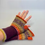 Eribé Strikkede Vanter Uden Fingre Autumn, copperfield, efterår. efterårsfarver, gyldne, mættede, varme, nuancer, hønsestrik, mønsterstrik, klassisk, classic, skotland, smart, flot, lækker, blød, udendørs, indendørs, håndledsvarmere, pulsvarmere, kontor, vanter, tynde, bløde, lune, lette, cykle, mobilhandsker, mønster, rød, grøn, flotte, gaveide, sort, sol, ribe, eribe, country, stil, side, adel, engelsk, skotsk, alndadel, countryside, adel, posh, stiligt, afslappet,