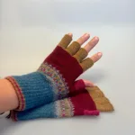 Eribé Strikkede Vanter med Åbne Fingre Bordeaux Støvgrøn, velvet, efterår. efterårsfarver, gyldne, mættede, varme, nuancer, hønsestrik, mønsterstrik, klassisk, classic, skotland, smart, flot, lækker, blød, udendørs, indendørs, håndledsvarmere, pulsvarmere, kontor, vanter, tynde, bløde, lune, lette, cykle, mobilhandsker, mønster, rød, grøn, flotte, gaveide, sort, sol, ribe, eribe, country, stil, side, adel, engelsk, skotsk, alndadel, countryside, adel, posh, stiligt, afslappet,