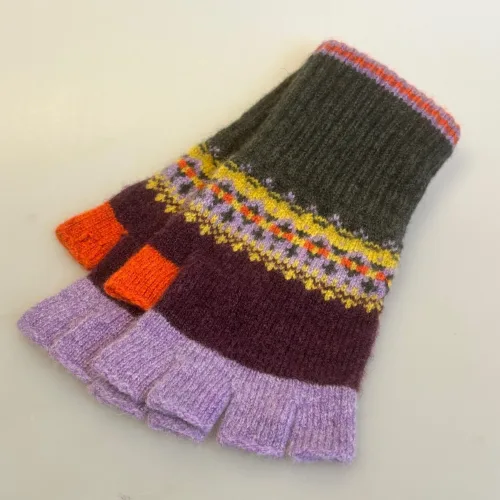 Eribé Strikkede Vanter med Åbne Fingre Copperland, lilla, oliven, mættede, efterårsfarver, dybe, smukke, fintstrikkede, fingerløse, uden fingre, bordeaux, gave, gaveide, sporty, korte fingre, fingervanter, fingerhandsker, mobilhandsker, muffedisser, ren, uld, blød, let, lun, lækker, kvalitet, skotsk, skotland, mønster, mønsterstrik, fintstrkkede, tynde, elegante, brune, farver, diskrete, klassiske, dame, accessoires, tilbehør, smarte, gave, gvaeide, biti, ribe