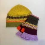 Hue Uld - Eribé Beanie Kiwi Grøn, Eribé Strikkede Vanter med Åbne Fingre Copperland, lilla, oliven, mættede, efterårsfarver, dybe, smukke, fintstrikkede, fingerløse, uden fingre, bordeaux, gave, gaveide, sporty, korte fingre, fingervanter, fingerhandsker, mobilhandsker, muffedisser, ren, uld, blød, let, lun, lækker, kvalitet, skotsk, skotland, mønster, mønsterstrik, fintstrkkede, tynde, elegante, brune, farver, diskrete, klassiske, dame, accessoires, tilbehør, smarte, gave, gvaeide, biti, ribe