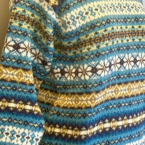 Harley of Scotland - Mønsterstrikket Pullover Pennan Bay, azurblå, mønsterstrik, pullover, sweater, mønstret, hønsestrik, borter, skotsk, skotland, blød, tyk, lækker, kvalitet, 5022, blå, speciel, luksus, luksuriøs, smart, sporty, cool, moderne, damestrik, striktrøje, striksweater, håndstrikket, biti, ribe