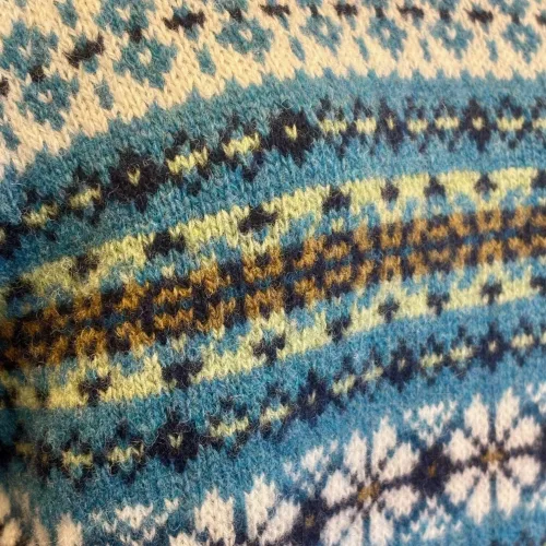 Harley of Scotland - Mønsterstrikket Pullover Pennan Bay, azurblå, mønsterstrik, pullover, sweater, mønstret, hønsestrik, borter, skotsk, skotland, blød, tyk, lækker, kvalitet, 5022, blå, speciel, luksus, luksuriøs, smart, sporty, cool, moderne, damestrik, striktrøje, striksweater, håndstrikket, biti, ribe