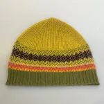 Hue Uld - Eribé Beanie Kiwi Grøn, findhorn, lime, gulgrøn, messing, avocadogrøn, kiwigrøn, lysegrøn, efterårsfarver, oliven, varme, farver, smart, tidsløs, klassisk, flot, lækker, kvalitet, uld, ren, ulden, tynd, blød, let,strikket, fintstrikket, skotsk, engelsk, design, country, side, biti, ribe, eribe, sort sol, vadehavet, marsken, gave, gaveide, julegave, efterår, vinter,