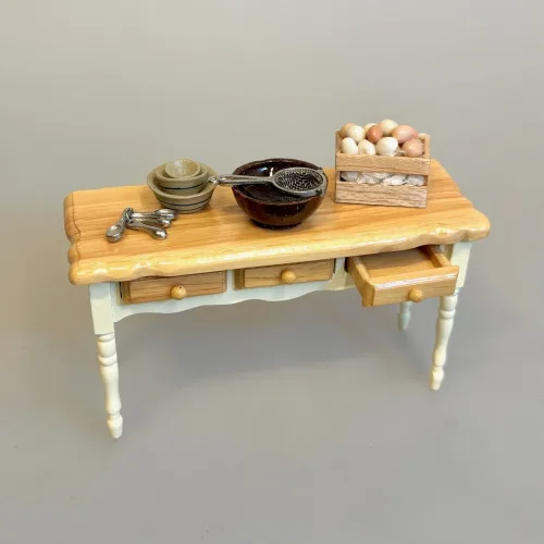 Miniature Keramik Grødfad Mørkebrunt, Miniature Sigte med Skaft, si, sigte, dørslag, 1:12, dukkehus, nissedør, nisseting, køkken, køkkentøj, mini, miniatyre, miniature, 7803, nissetilbehør, nisseting, nissebo, sjov, julekalender, for børn, december, dukkekøkken, symbolsk, gave, gavekort, gaveide, sang, tale, kok, bagning, bager, bagekursus, bageting, bagetilbehør, biti, ribe, titanias, palads, feer, dukkehusting, dukkehustilbehør, god morgen nisser, birgitte frigast, sætterkasse, sættekasse