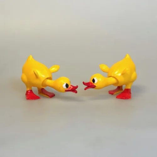 Nikke Dyr - Gul Ælling, duck, wa-, gul, and, ælling, badeand, vippedyr, vippe, nikke, nikkedyr, fugl, bade, gå glad i bad, sjov, retro, figur, 60'erne, biti, ribe, gave, symbolsk, badedyr, sommerferie, konfirmand, svømning,