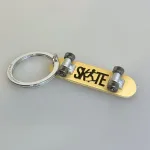 Nøglering - Skate Board , skateboard, longboard, cruise, tricks, skater, livsstil, tube, tricks, symbolsk, hipster, skateudtyr, sjov, mini, miniature, konfirmation, konfirmand, gavekort, gave, nøglering, personlig, skate, bane, biti, ribe