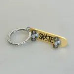 Nøglering - Skate Board , skateboard, longboard, cruise, tricks, skater, livsstil, tube, tricks, symbolsk, hipster, skateudtyr, sjov, mini, miniature, konfirmation, konfirmand, gavekort, gave, nøglering, personlig, skate, bane, biti, ribe