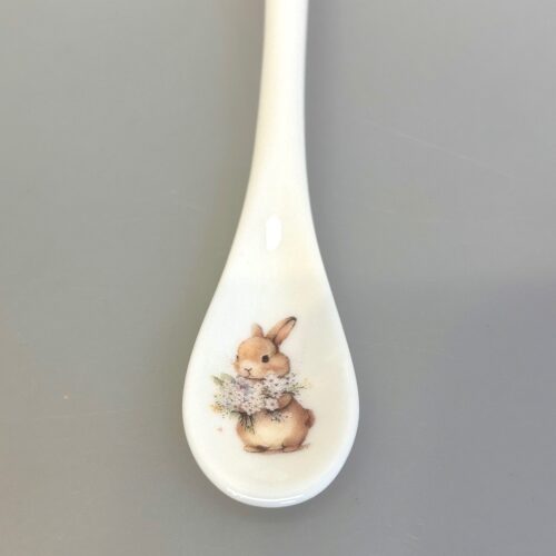 Ske Porcelæn - Skovens Dyr Kanin, teske, dessertske, lille, porcelæn, porcelænsske, hare, kanin, bunny, vintage, isabelle rose, yndig, barnedåb, dåbsgave, barselsgave, service, til, børn, gave, gaveide, biti, ribe, speciel, fin,