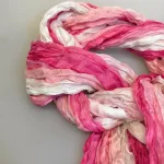 Twistet Silketørklæde 90150 Rosa Nuancer, monaco, salto, sandvasket, vasket, silke, lyse, rosa, farver, nuancer, tone-i-tone, feminint, lyserød, pink, rosa, rosebud, feminin, dæmpet, snoet, krøllet, crash, ren, ægte, 100%, silke, silketørklæde, aflangt, tonet, koloreret, akvarel, tone-i-tone, ensfarvet, farvespil, sporty, elegant, smart, moderne, flot, lækkert, kvalitet, eksklusivt, damer, gave, gaveide, nordisk, stil, design, grønne, turkis, petrol, klædeligt, dansk, sjal, biti, ribe