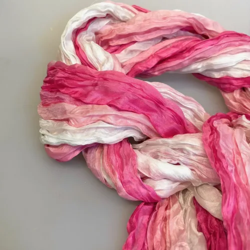 Twistet Silketørklæde 90150 Rosa Nuancer, monaco, salto, sandvasket, vasket, silke, lyse, rosa, farver, nuancer, tone-i-tone, feminint, lyserød, pink, rosa, rosebud, feminin, dæmpet, snoet, krøllet, crash, ren, ægte, 100%, silke, silketørklæde, aflangt, tonet, koloreret, akvarel, tone-i-tone, ensfarvet, farvespil, sporty, elegant, smart, moderne, flot, lækkert, kvalitet, eksklusivt, damer, gave, gaveide, nordisk, stil, design, grønne, turkis, petrol, klædeligt, dansk, sjal, biti, ribe