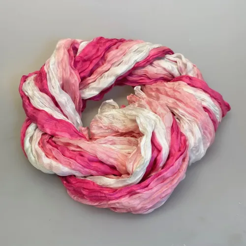 Twistet Silketørklæde 90150 Rosa Nuancer, monaco, salto, sandvasket, vasket, silke, lyse, rosa, farver, nuancer, tone-i-tone, feminint, lyserød, pink, rosa, rosebud, feminin, dæmpet, snoet, krøllet, crash, ren, ægte, 100%, silke, silketørklæde, aflangt, tonet, koloreret, akvarel, tone-i-tone, ensfarvet, farvespil, sporty, elegant, smart, moderne, flot, lækkert, kvalitet, eksklusivt, damer, gave, gaveide, nordisk, stil, design, grønne, turkis, petrol, klædeligt, dansk, sjal, biti, ribe