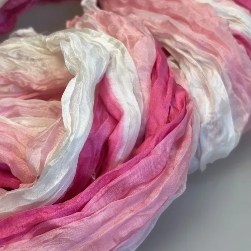 Twistet Silketørklæde 90150 Rosa Nuancer, monaco, salto, sandvasket, vasket, silke, lyse, rosa, farver, nuancer, tone-i-tone, feminint, lyserød, pink, rosa, rosebud, feminin, dæmpet, snoet, krøllet, crash, ren, ægte, 100%, silke, silketørklæde, aflangt, tonet, koloreret, akvarel, tone-i-tone, ensfarvet, farvespil, sporty, elegant, smart, moderne, flot, lækkert, kvalitet, eksklusivt, damer, gave, gaveide, nordisk, stil, design, grønne, turkis, petrol, klædeligt, dansk, sjal, biti, ribe