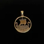 Vedhæng i Bronze - Rundt med Vikingeskib, rundt, mønt, hedeby, vikingebåd, skib, dragestævn, kd, bronze, gylden, guld, vedhæng, moderne, fladt, rundt, charm, Vikingeskib, Vedhæng i sølv - Vikingeskib, skridbladner, langbåd, vikingebåd, vikingeskib, dragestævn, fund, nordisk mytologi, asatro, fund, museumssmykker, kopi smykker, danefæ, ribe, vadehavet, danmarks ældste by, biti, thor, freja, odin, ydun, idun