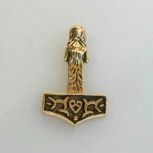 Vikingevedhæng i Bronze - Thorshammer med Fenrisulven Stor, kd, BRA, 277, ulvehammer, uld, ulvehoved, fenris, fenrids, fenrisulven, mjølner, thirs hammer, hammer, bronze, ægte, bronzevedhæng, gylden, kobber, massiv, flot, særlig, amulet, stor, sej, aser, asatro, vikinger, vikingetiden, vikingesmykker, vikingevedhæng, museumssmykker, gamle, guder, tro, danefæ, udgravninger, fund, kopismykke, biti, ribe,