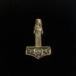 Vikingevedhæng i Bronze - Thorshammer med Fenrisulven Stor, kd, BRA, 277, ulvehammer, uld, ulvehoved, fenris, fenrids, fenrisulven, mjølner, thirs hammer, hammer, bronze, ægte, bronzevedhæng, gylden, kobber, massiv, flot, særlig, amulet, stor, sej, aser, asatro, vikinger, vikingetiden, vikingesmykker, vikingevedhæng, museumssmykker, gamle, guder, tro, danefæ, udgravninger, fund, kopismykke, biti, ribe,