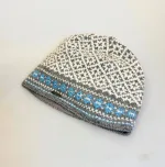 Hue i Uld med Bomulds Foer - Manoi Grå Blå, beanie, manoi21510, natur, grå, blå, herrehue, mænd, damer, enkel, orsk, mønster, design, strik, klassisk, mønsterstrik, skihue, strikket, hjemmestrikket, håndstrikket, fairtrade, moshiki, nepal, kvalitet, ren, økologisk, bomuld, uld, lammeuld, tynd, flot, smart, hipster, moderne, elegant, feminin, sporty, loose, casual, damet, match, mix, sæt, uld, uldhue, stor, puld, fyldig, løs, varm, rombe, strikhue, hue, hat, strikhat, strikket, fintstrikket, skater, flot, tynd, varm, lun, let, smart, kvinder, dame, til damer, gaveide, gave, vinterhue, overgangshue, assesseries, tilbehør, accessoires, vinter, julegaveide, eksklusiv, biti, ribe, traditionel, nordisk, stil