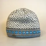 Hue i Uld med Bomulds Foer - Manoi Grå Blå, beanie, manoi21510, natur, grå, blå, herrehue, mænd, damer, enkel, orsk, mønster, design, strik, klassisk, mønsterstrik, skihue, strikket, hjemmestrikket, håndstrikket, fairtrade, moshiki, nepal, kvalitet, ren, økologisk, bomuld, uld, lammeuld, tynd, flot, smart, hipster, moderne, elegant, feminin, sporty, loose, casual, damet, match, mix, sæt, uld, uldhue, stor, puld, fyldig, løs, varm, rombe, strikhue, hue, hat, strikhat, strikket, fintstrikket, skater, flot, tynd, varm, lun, let, smart, kvinder, dame, til damer, gaveide, gave, vinterhue, overgangshue, assesseries, tilbehør, accessoires, vinter, julegaveide, eksklusiv, biti, ribe, traditionel, nordisk, stil