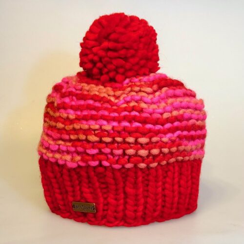 Hue i Uld med Foer og Pompon - Appys Rød Pink, appys, 21545, pangfarver, klare, glade, farver, røde, pink, lyserød, festlig, farverig, pompon, kvast, tyk, chunky, fed, store pinde, hjemmestrikket, håndstrikket, tyk uld, tykt garn, uspundet, ren, økologisk, uld, bomuld, sporty, smart, varm, lækker, smart, vinter, uld, ren, uldhue, ulden, enkel, fin, sjov, finurlig, damehue, til, damer, piger, pigehue, accessories, tilbehør, cykel, windstopper, foret, foer, biti, ribe, kvalitet