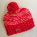 Hue i Uld med Foer og Pompon - Appys Rød Pink, appys, 21545, pangfarver, klare, glade, farver, røde, pink, lyserød, festlig, farverig, pompon, kvast, tyk, chunky, fed, store pinde, hjemmestrikket, håndstrikket, tyk uld, tykt garn, uspundet, ren, økologisk, uld, bomuld, sporty, smart, varm, lækker, smart, vinter, uld, ren, uldhue, ulden, enkel, fin, sjov, finurlig, damehue, til, damer, piger, pigehue, accessories, tilbehør, cykel, windstopper, foret, foer, biti, ribe, kvalitet