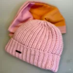 Hue med Foer i Blød Uld - Patat Chunky Rosa, babyrosa, babylyserød, lyserød, pink, lys, pastelpink, pastelrosa, 21742, fed, tyk, store pinde, hjemmestrikket, håndstrikket, med, pandefoer, foer, bomuld, økologisk, enkel, babyblå baby, lyseblå, pastel, blå, fairtrade, bæredygtig, flot, lækker, kvalitet, natur, materialer, miljøvenlig, uld, ulden, uldhue, uldhat, strik, strikket, strikhue, damehue, piger, pigehue, strikket, tilbehør, vinterhue, smuk, særlig, blød, kradser ikke, efterår, 2025, smart, moderne, cool, klassisk, classy, lelegant, femin, biti, ribe, moshiki