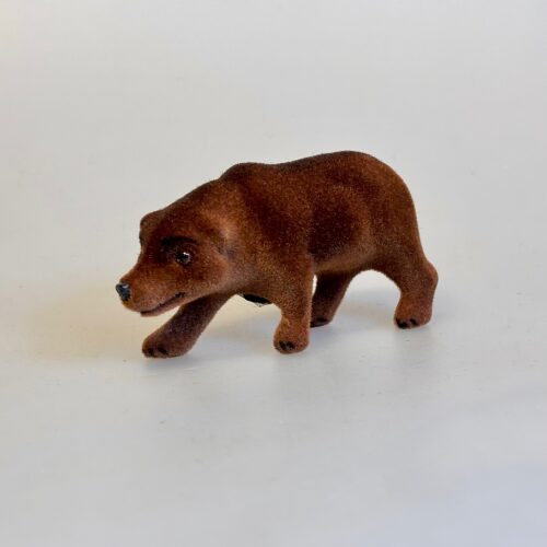 Klassisk Bjørn - Brun Velour, bamse, bamsefar, bamsebjørn, baer01, retro, velour, retro, vilde, dyr, danske, trøffelsvin, trøfler, skovens, dyr, skov, gris, pumba, vortesvin, 1960'erne, original, sjov, gave, symbolsk, gaveide, jul, efterår, skovtema, stilleben, biti, ribe,