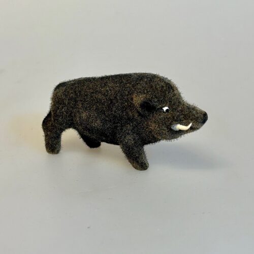 Klassisk Vildsvin - Gråbrun Velour, vildsvin, wild boar, wild01, grå, velour, retro, vilde, dyr, danske, trøffelsvin, trøfler, skovens, dyr, skov, gris, pumba, vortesvin, 1960'erne, original, sjov, gave, symbolsk, gaveide, jul, efterår, skovtema, stilleben, biti, ribe,