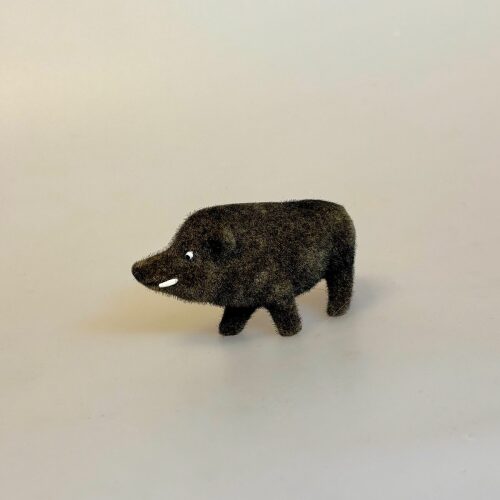 Klassisk Vildsvin - Gråbrun Velour, vildsvin, wild boar, wild01, grå, velour, retro, vilde, dyr, danske, trøffelsvin, trøfler, skovens, dyr, skov, gris, pumba, vortesvin, 1960'erne, original, sjov, gave, symbolsk, gaveide, jul, efterår, skovtema, stilleben, biti, ribe,