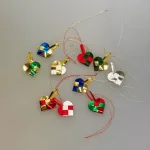 Miniature Julepynt - 10 Flettede Julehjerter Kulørte, Miniature julepynt - Flethjerter, Miniature julehjerter , Miniature julepynt - Flettede julehjerter kulørte, skal vi flette vores julehjerter, håndlavet, mini, pynt, dukkehus, til dukkehuset, mini julepynt, troldegren, mini juletræ, 1:12, ting til dukkehuset, dukkehusting, nisserne, nisse dør, nissedør, nissebo, biti, ribe, klassisk jul, klassisk julepynt, dansk jul, dansk julepynt, peters jul