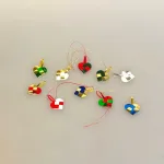 Miniature Julepynt - 10 Flettede Julehjerter Kulørte, Miniature julepynt - Flethjerter, Miniature julehjerter , Miniature julepynt - Flettede julehjerter kulørte, skal vi flette vores julehjerter, håndlavet, mini, pynt, dukkehus, til dukkehuset, mini julepynt, troldegren, mini juletræ, 1:12, ting til dukkehuset, dukkehusting, nisserne, nisse dør, nissedør, nissebo, biti, ribe, klassisk jul, klassisk julepynt, dansk jul, dansk julepynt, peters jul