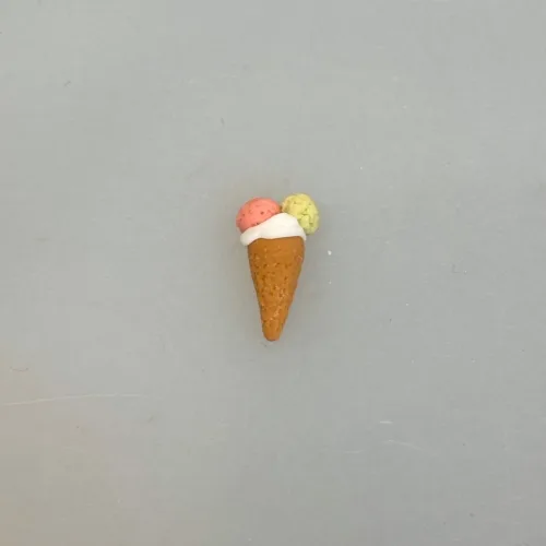 Miniature Vaffel Gammeldags med 2 Kugler, 5886, isvaffel, isvafler, underground, ben & jerrys, hansen is, is, dukkehus, dukkehusting, dukkehusmad, legemad, miniature, miniaturer, nissedør, nisseting, nissetilbehør, ting til, tilbehør, nisser, dukkehus, biti, ribe, sætterkasse, sættekasse, sætterkasseting,