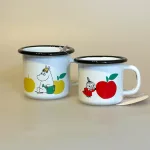 Mumi Metal Krus 25 ml - Mumi med Æbler, snorkfrøkenen, Mumi Metal Krus 15 ml - Lille My med Æble, lille, joyful apples, rdt, æble, kæmpe, lille my, rød kjole, 1726-015-01, nyhed, kært, babykop, babykrus, 15 ml, 1,5 dl, mumi, mumimor, lille my, mumrik, snorkfrøken, mumikop, mumikrus, emaljekop, emaljekrus, varme, drikke, metalkop, bålbad, eventyr, børnekop, børnekrus, praktisk, outdoor, telttur, shelter, gave, gaveide, barnedåb, barselsgave, baby shower, lille ny, børneservice, mumiting, biti, muurla, finsk, finland, eventyr, lækker, kvalitet