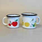 Mumi Metal Krus 25 ml - Mumi med Æbler, snorkfrøkenen, Mumi Metal Krus 15 ml - Lille My med Æble, lille, joyful apples, rdt, æble, kæmpe, lille my, rød kjole, 1726-015-01, nyhed, kært, babykop, babykrus, 15 ml, 1,5 dl, mumi, mumimor, lille my, mumrik, snorkfrøken, mumikop, mumikrus, emaljekop, emaljekrus, varme, drikke, metalkop, bålbad, eventyr, børnekop, børnekrus, praktisk, outdoor, telttur, shelter, gave, gaveide, barnedåb, barselsgave, baby shower, lille ny, børneservice, mumiting, biti, muurla, finsk, finland, eventyr, lækker, kvalitet