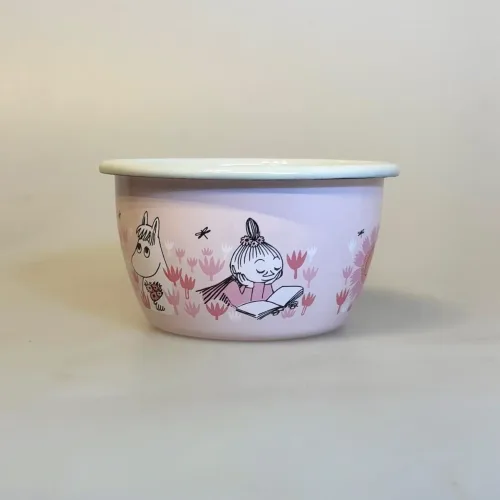 Mumi Metal Skål 3 dl - Lille My og Snorkfrøkenen Rosa, girls, snorkfrøken, lille my, lyserød, piger, mumiskål, mumitroldene, finsk, eventyr, mumidalen, service, morgenmadsskål, emaljeskål, emalje, emaljeret, bålmad, grød, grødskål, bondegård, ko, sort broget, muurla, lysegul, piger, pige, dreng, drenge, børn, voksne, gave, fødselsdag, barselsgave, baby shower, barnedåb, dåbsgave, biti, ribe, vadehavet