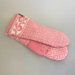 Strikkede Luffer Uld med Bomuldsfoer - Asala Rosa, to- farvet, rosa, lyserød, pastelrosa, norsk, nordisk, folklore, tradition, island, strik, design, gamle, mønstre, forarbejdet, asala, 2, 21574, pink, sæt, matcher, feminin, yndige, søde, pigevanter, damevanter, dameluffer, damevanter, vintervanter, uld, uldne, uldstrik, hjemmestrikkede, håndarbejde, håndstrikkede, med foer, forede, vindstopper, wondstopper, økologisk, bomuld, merino, bløde, varme, smarte, kvalitet, lækre, særlige, fine, flotte, moderne, nordisk, design, mønster, mønsterstrik, strikluffer, strikhandsker, strikvanter, mittens, feustlinge, vintervanter, cykel, skiferie, tilbehør, gave, gaveide, julegave, norsk, island, kradser ikke, klør ikke, behagelige, biti, ribe, vadehavet, marsken, pastelfarver,