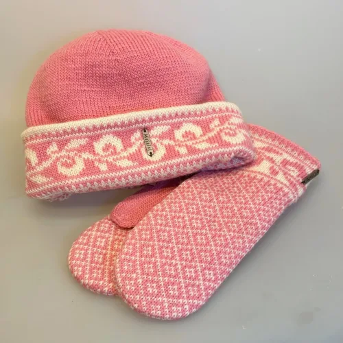 Uld Hue Vendbar 4-i-en Asala Rosa, Strikkede Luffer Uld med Bomuldsfoer - Asala Rosa, to- farvet, rosa, lyserød, pastelrosa, norsk, nordisk, folklore, tradition, island, strik, design, gamle, mønstre, forarbejdet, asala, 2, 21574, pink, sæt, matcher, feminin, yndige, søde, pigevanter, damevanter, dameluffer, damevanter, vintervanter, uld, uldne, uldstrik, hjemmestrikkede, håndarbejde, håndstrikkede, med foer, forede, vindstopper, wondstopper, økologisk, bomuld, merino, bløde, varme, smarte, kvalitet, lækre, særlige, fine, flotte, moderne, nordisk, design, mønster, mønsterstrik, strikluffer, strikhandsker, strikvanter, mittens, feustlinge, vintervanter, cykel, skiferie, tilbehør, gave, gaveide, julegave, norsk, island, kradser ikke, klør ikke, behagelige, biti, ribe, vadehavet, marsken, pastelfarver,